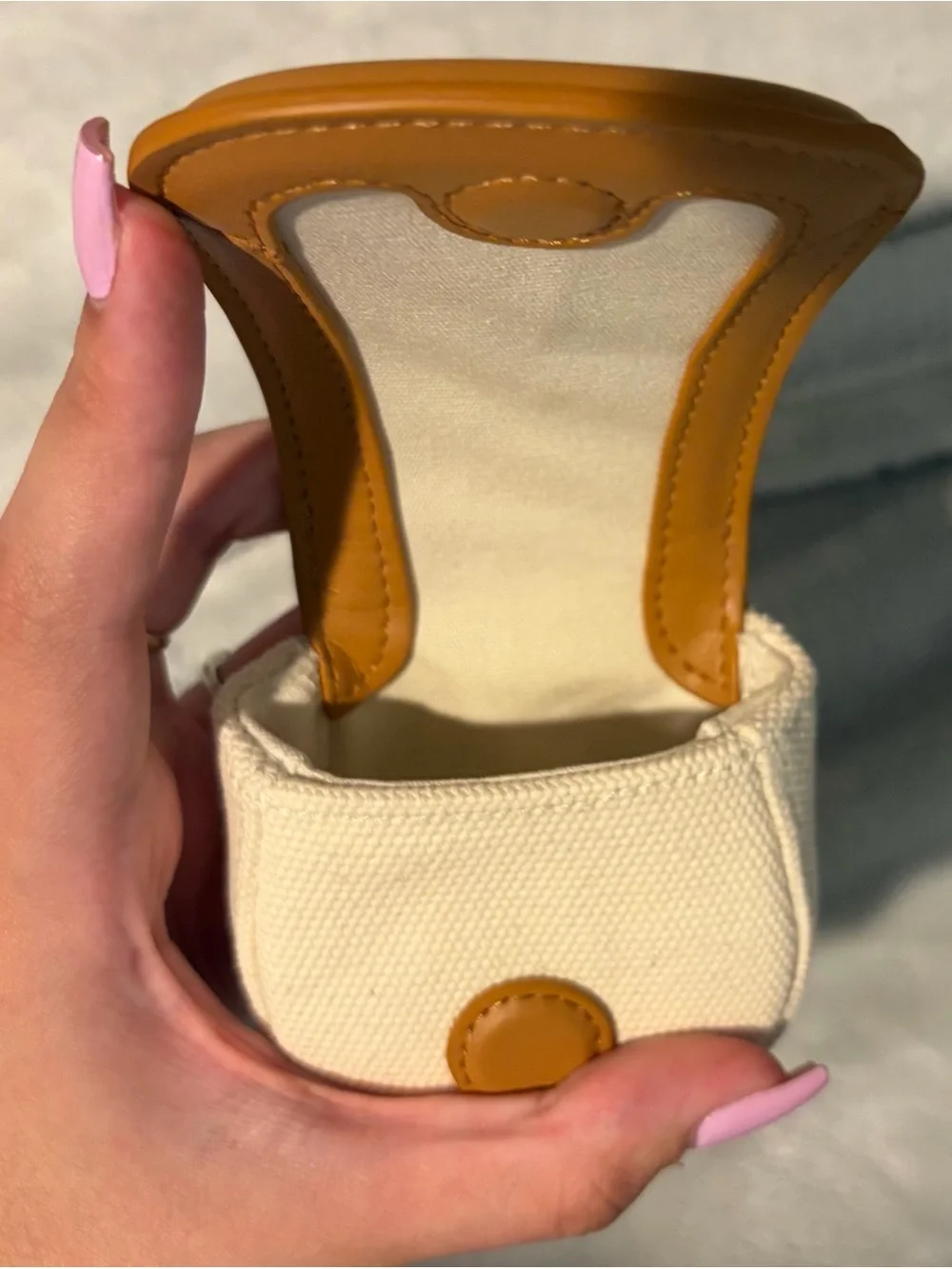 Lululemon mini clip on